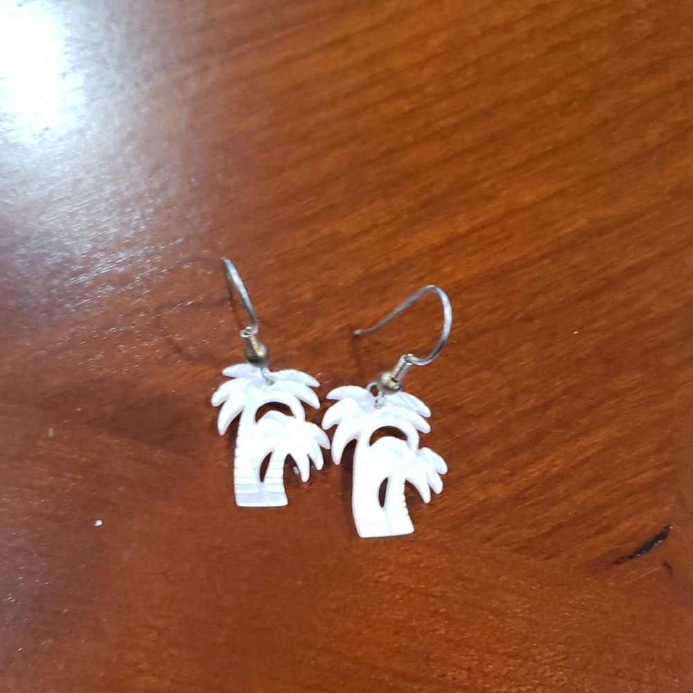 Elegant Palm Tree Earrings in Pink